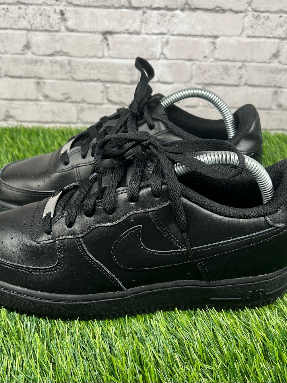 Nike Air Force 1 Low Unisex Black Leather Low Top Lace Up Sneaker 7Y / 8.5